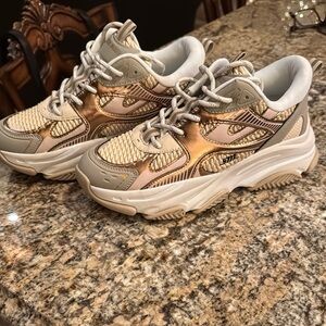 Steve Madden Cream and Gold Multi. Size 10